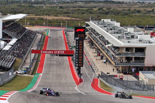 Pierre Gasly (FRA) Scuderia Toro Rosso STR14 and Kevin Magnussen (DEN) Haas VF-19.
01.11.2019. Formula 1 World Championship, Rd 19, United States Grand Prix, Austin, Texas, USA, Practice Day.
- www.xpbimages.com, EMail: requests@xpbimages.com © Copyright: Moy / XPB Images