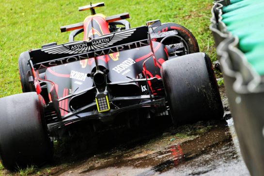 Alexander Albon (THA) Red Bull Racing RB15 crashed in the first practice session.
15.11.2019. Formula 1 World Championship, Rd 20, Brazilian Grand Prix, Sao Paulo, Brazil, Practice Day.
- www.xpbimages.com, EMail: requests@xpbimages.com © Copyright: Bearne / XPB Images