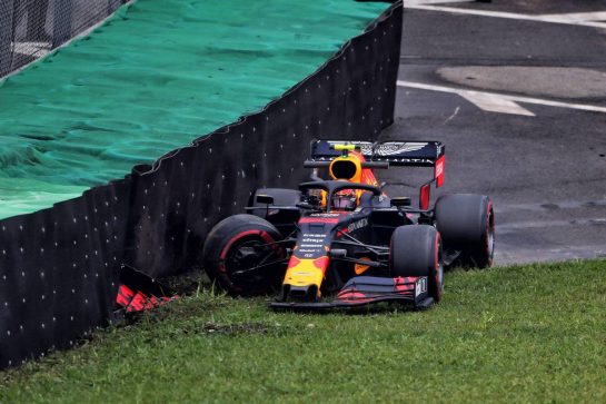 Alexander Albon (THA) Red Bull Racing RB15 crashed in the first practice session.
15.11.2019. Formula 1 World Championship, Rd 20, Brazilian Grand Prix, Sao Paulo, Brazil, Practice Day.
- www.xpbimages.com, EMail: requests@xpbimages.com © Copyright: Photo4 / XPB Images