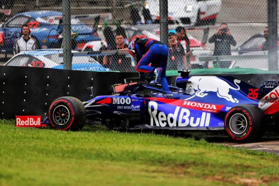 Daniil Kvyat (RUS) Scuderia Toro Rosso STR14 crashed in the second practice session.
15.11.2019. Formula 1 World Championship, Rd 20, Brazilian Grand Prix, Sao Paulo, Brazil, Practice Day.
- www.xpbimages.com, EMail: requests@xpbimages.com © Copyright: Photo4 / XPB Images