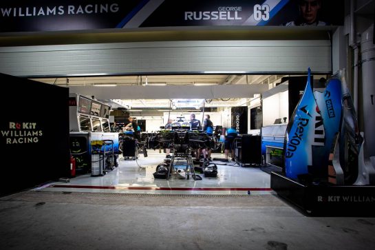 Williams Racing pit garages at night.
15.11.2019. Formula 1 World Championship, Rd 20, Brazilian Grand Prix, Sao Paulo, Brazil, Practice Day.
- www.xpbimages.com, EMail: requests@xpbimages.com © Copyright: Bearne / XPB Images
