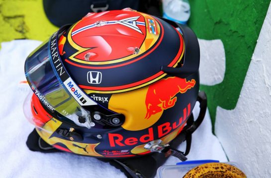 The helmet of Alexander Albon (THA) Red Bull Racing on the grid.
17.11.2019. Formula 1 World Championship, Rd 20, Brazilian Grand Prix, Sao Paulo, Brazil, Race Day.
- www.xpbimages.com, EMail: requests@xpbimages.com © Copyright: Batchelor / XPB Images