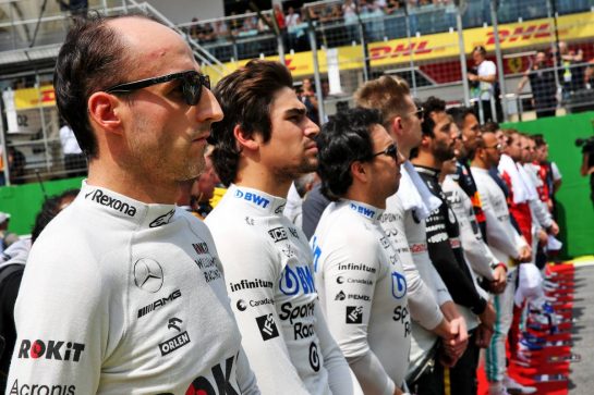 Robert Kubica (POL) Williams Racing as the grid observes the national anthem.
17.11.2019. Formula 1 World Championship, Rd 20, Brazilian Grand Prix, Sao Paulo, Brazil, Race Day.
- www.xpbimages.com, EMail: requests@xpbimages.com © Copyright: Batchelor / XPB Images