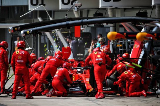 Sebastian Vettel (GER) Ferrari SF90 makes a pit stop.
17.11.2019. Formula 1 World Championship, Rd 20, Brazilian Grand Prix, Sao Paulo, Brazil, Race Day.
- www.xpbimages.com, EMail: requests@xpbimages.com © Copyright: Batchelor / XPB Images