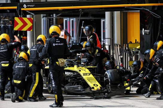 Nico Hulkenberg (GER) Renault F1 Team RS19 makes a pit stop.
17.11.2019. Formula 1 World Championship, Rd 20, Brazilian Grand Prix, Sao Paulo, Brazil, Race Day.
- www.xpbimages.com, EMail: requests@xpbimages.com © Copyright: Batchelor / XPB Images