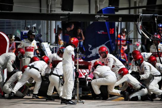Kimi Raikkonen (FIN) Alfa Romeo Racing C38 makes a pit stop.
17.11.2019. Formula 1 World Championship, Rd 20, Brazilian Grand Prix, Sao Paulo, Brazil, Race Day.
- www.xpbimages.com, EMail: requests@xpbimages.com © Copyright: Batchelor / XPB Images