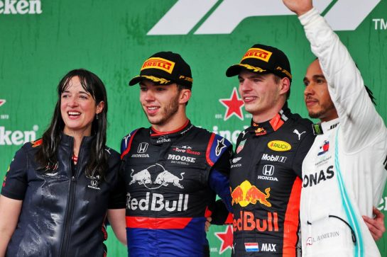 The podium (L to R): Hannah Schmitz (GBR) Red Bull Racing Senior Strategy Engineer; Pierre Gasly (FRA) Scuderia Toro Rosso, second; Max Verstappen (NLD) Red Bull Racing, race winner; Lewis Hamilton (GBR) Mercedes AMG F1, third.
17.11.2019. Formula 1 World Championship, Rd 20, Brazilian Grand Prix, Sao Paulo, Brazil, Race Day.
- www.xpbimages.com, EMail: requests@xpbimages.com © Copyright: Moy / XPB Images