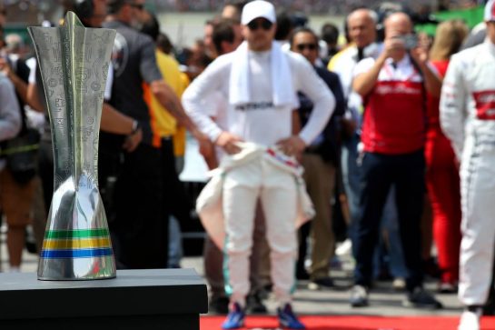 Brazilian Grand Prix Trophy.
17.11.2019. Formula 1 World Championship, Rd 20, Brazilian Grand Prix, Sao Paulo, Brazil, Race Day.
- www.xpbimages.com, EMail: requests@xpbimages.com © Copyright: Batchelor / XPB Images