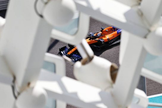 Carlos Sainz Jr (ESP) McLaren MCL34.
29.11.2019. Formula 1 World Championship, Rd 21, Abu Dhabi Grand Prix, Yas Marina Circuit, Abu Dhabi, Practice Day.
 - www.xpbimages.com, EMail: requests@xpbimages.com © Copyright: Bearne / XPB Images