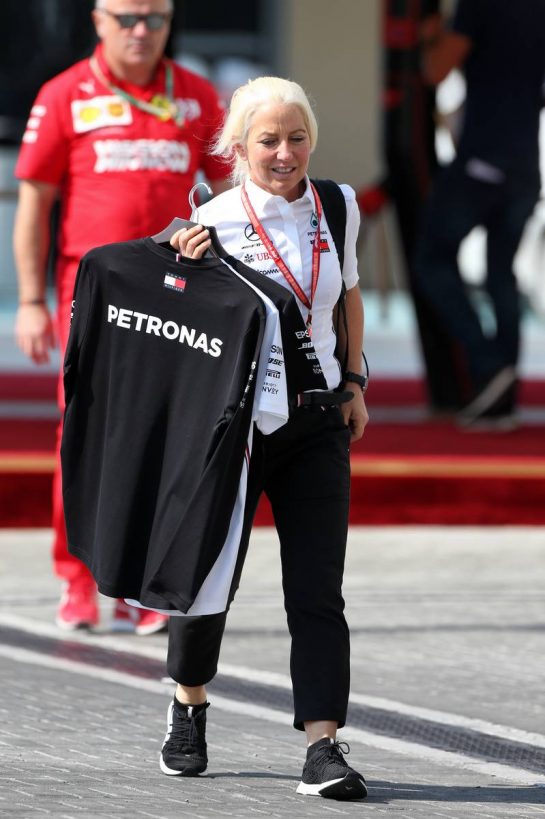 Angela Cullen (NZL) Mercedes AMG F1 Physiotherapist.
29.11.2019. Formula 1 World Championship, Rd 21, Abu Dhabi Grand Prix, Yas Marina Circuit, Abu Dhabi, Practice Day.
- www.xpbimages.com, EMail: requests@xpbimages.com © Copyright: Moy / XPB Images