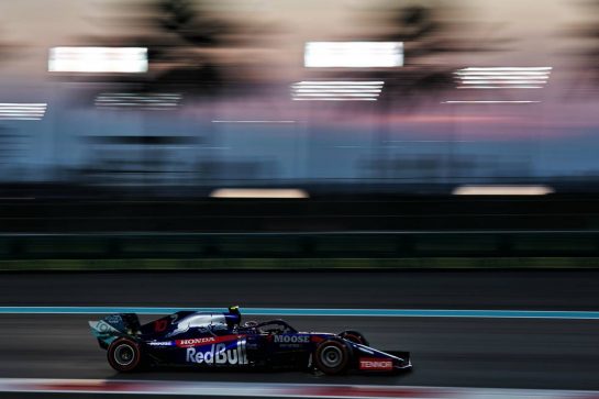 Pierre Gasly (FRA) Scuderia Toro Rosso STR14.                               
29.11.2019. Formula 1 World Championship, Rd 21, Abu Dhabi Grand Prix, Yas Marina Circuit, Abu Dhabi, Practice Day.
 - www.xpbimages.com, EMail: requests@xpbimages.com © Copyright: Dungan / XPB Images
