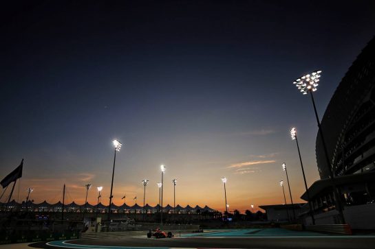 Carlos Sainz Jr (ESP) McLaren MCL34.
29.11.2019. Formula 1 World Championship, Rd 21, Abu Dhabi Grand Prix, Yas Marina Circuit, Abu Dhabi, Practice Day.
- www.xpbimages.com, EMail: requests@xpbimages.com © Copyright: Moy / XPB Images