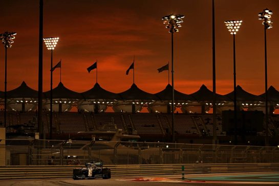Lewis Hamilton (GBR) Mercedes AMG F1 W10.
29.11.2019. Formula 1 World Championship, Rd 21, Abu Dhabi Grand Prix, Yas Marina Circuit, Abu Dhabi, Practice Day.
- www.xpbimages.com, EMail: requests@xpbimages.com © Copyright: Moy / XPB Images