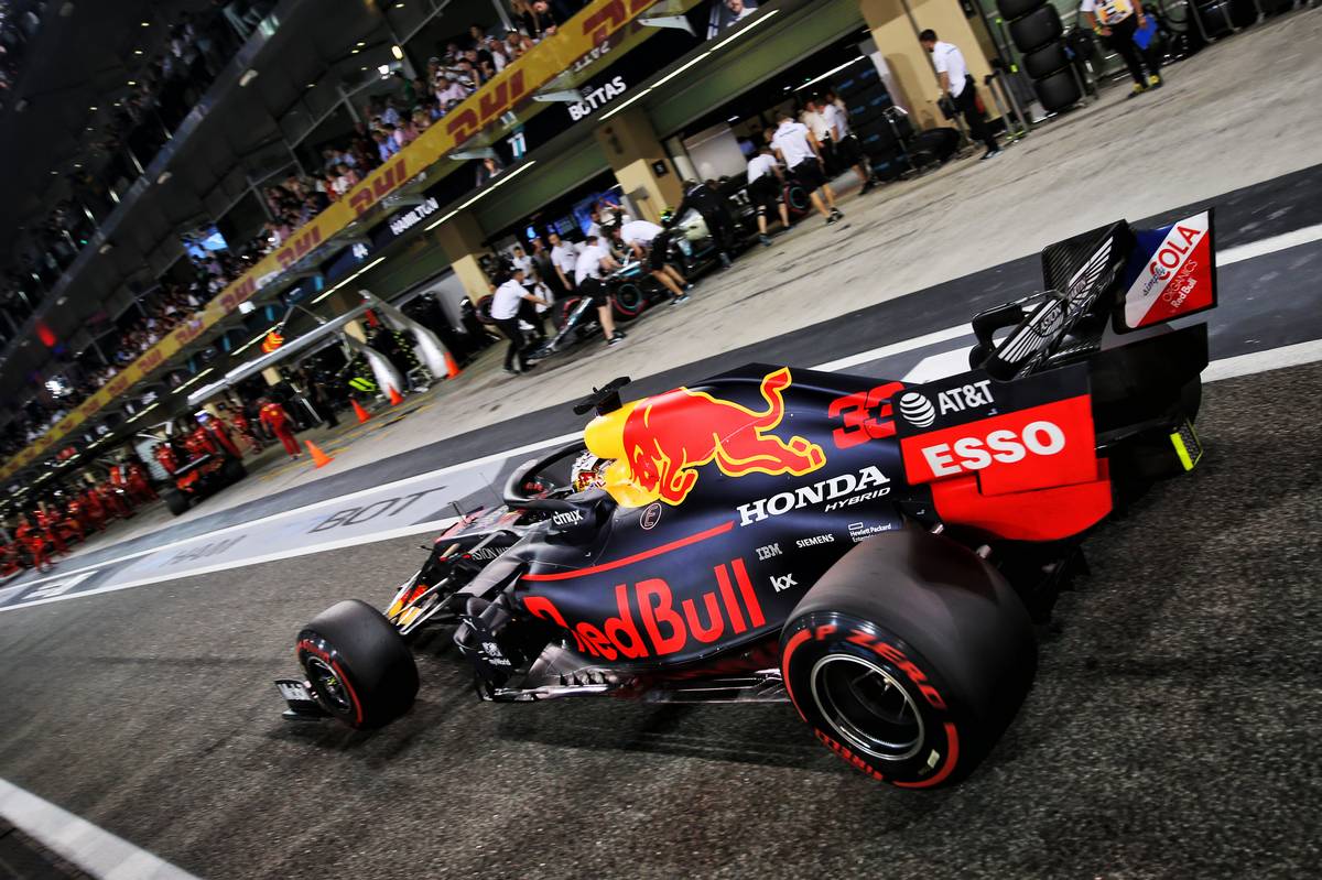 Max Verstappen (NLD) Red Bull Racing RB15.