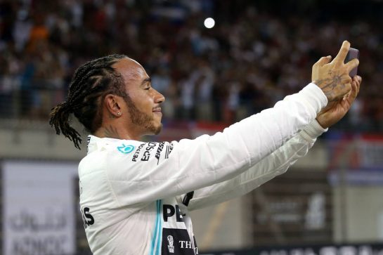 Pole for Lewis Hamilton (GBR) Mercedes AMG F1 W10.
30.11.2019. Formula 1 World Championship, Rd 21, Abu Dhabi Grand Prix, Yas Marina Circuit, Abu Dhabi, Qualifying Day.
- www.xpbimages.com, EMail: requests@xpbimages.com © Copyright: Batchelor / XPB Images