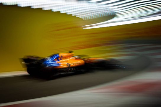 Carlos Sainz Jr (ESP) McLaren MCL34.
30.11.2019. Formula 1 World Championship, Rd 21, Abu Dhabi Grand Prix, Yas Marina Circuit, Abu Dhabi, Qualifying Day.
 - www.xpbimages.com, EMail: requests@xpbimages.com © Copyright: Bearne / XPB Images