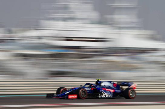 Pierre Gasly (FRA) Scuderia Toro Rosso STR14.
30.11.2019. Formula 1 World Championship, Rd 21, Abu Dhabi Grand Prix, Yas Marina Circuit, Abu Dhabi, Qualifying Day.
 - www.xpbimages.com, EMail: requests@xpbimages.com © Copyright: Bearne / XPB Images