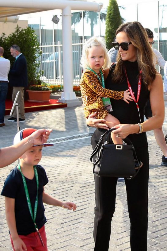 Minttu Raikkonen (FIN) with her children Rianna and Robin.
30.11.2019. Formula 1 World Championship, Rd 21, Abu Dhabi Grand Prix, Yas Marina Circuit, Abu Dhabi, Qualifying Day.
- www.xpbimages.com, EMail: requests@xpbimages.com © Copyright: Photo4 / XPB Images
