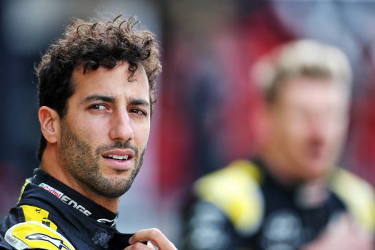 Daniel Ricciardo (AUS) Renault F1 Team at a team photograph.
01.12.2019. Formula 1 World Championship, Rd 21, Abu Dhabi Grand Prix, Yas Marina Circuit, Abu Dhabi, Race Day.
- www.xpbimages.com, EMail: requests@xpbimages.com © Copyright: Charniaux / XPB Images