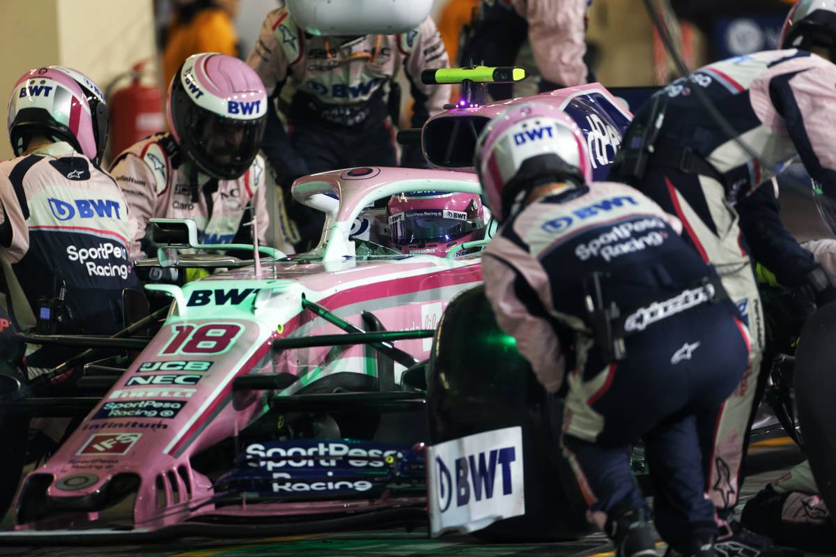 Lance Stroll (CDN) Racing Point F1 Team RP19 makes a pit stop.