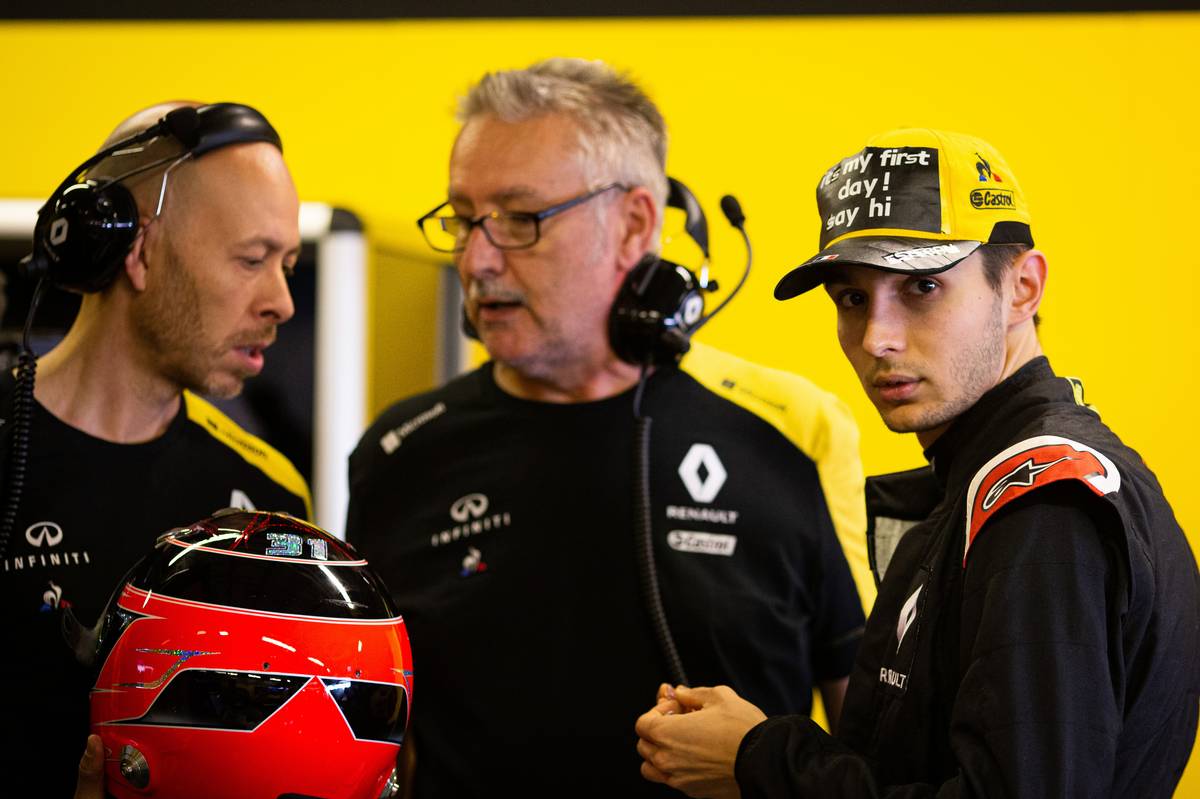 Esteban Ocon (FRA) Renault F1 Team RS19.