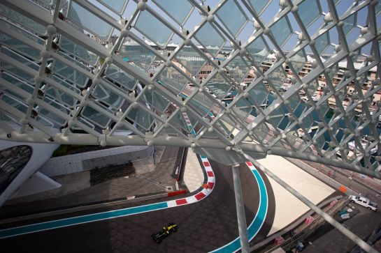 Esteban Ocon (FRA) Renault F1 Team RS19.
03.12.2019. Formula 1 Testing, Yas Marina Circuit, Abu Dhabi, Tuesday.
- www.xpbimages.com, EMail: requests@xpbimages.com © Copyright: Bearne / XPB Images