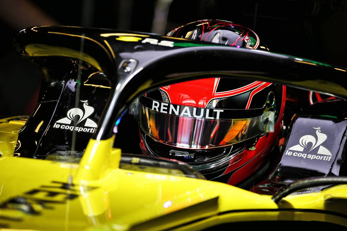 Esteban Ocon (FRA) Renault F1 Team RS19.