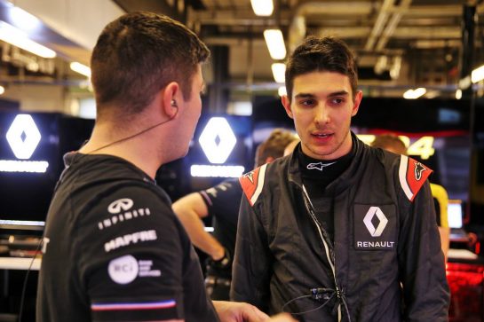 Esteban Ocon (FRA) Renault F1 Team.
03.12.2019. Formula 1 Testing, Yas Marina Circuit, Abu Dhabi, Tuesday.
- www.xpbimages.com, EMail: requests@xpbimages.com © Copyright: Batchelor / XPB Images