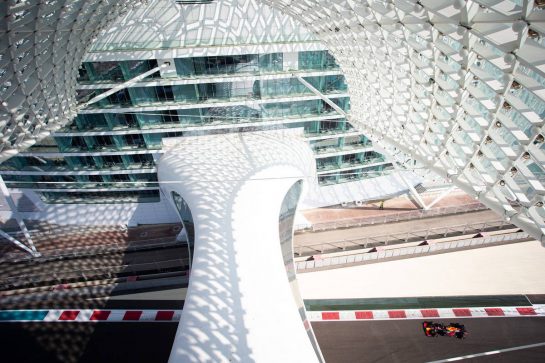 Alexander Albon (THA) Red Bull Racing RB15.
04.12.2019. Formula 1 Testing, Yas Marina Circuit, Abu Dhabi, Wednesday.
- www.xpbimages.com, EMail: requests@xpbimages.com © Copyright: Bearne / XPB Images