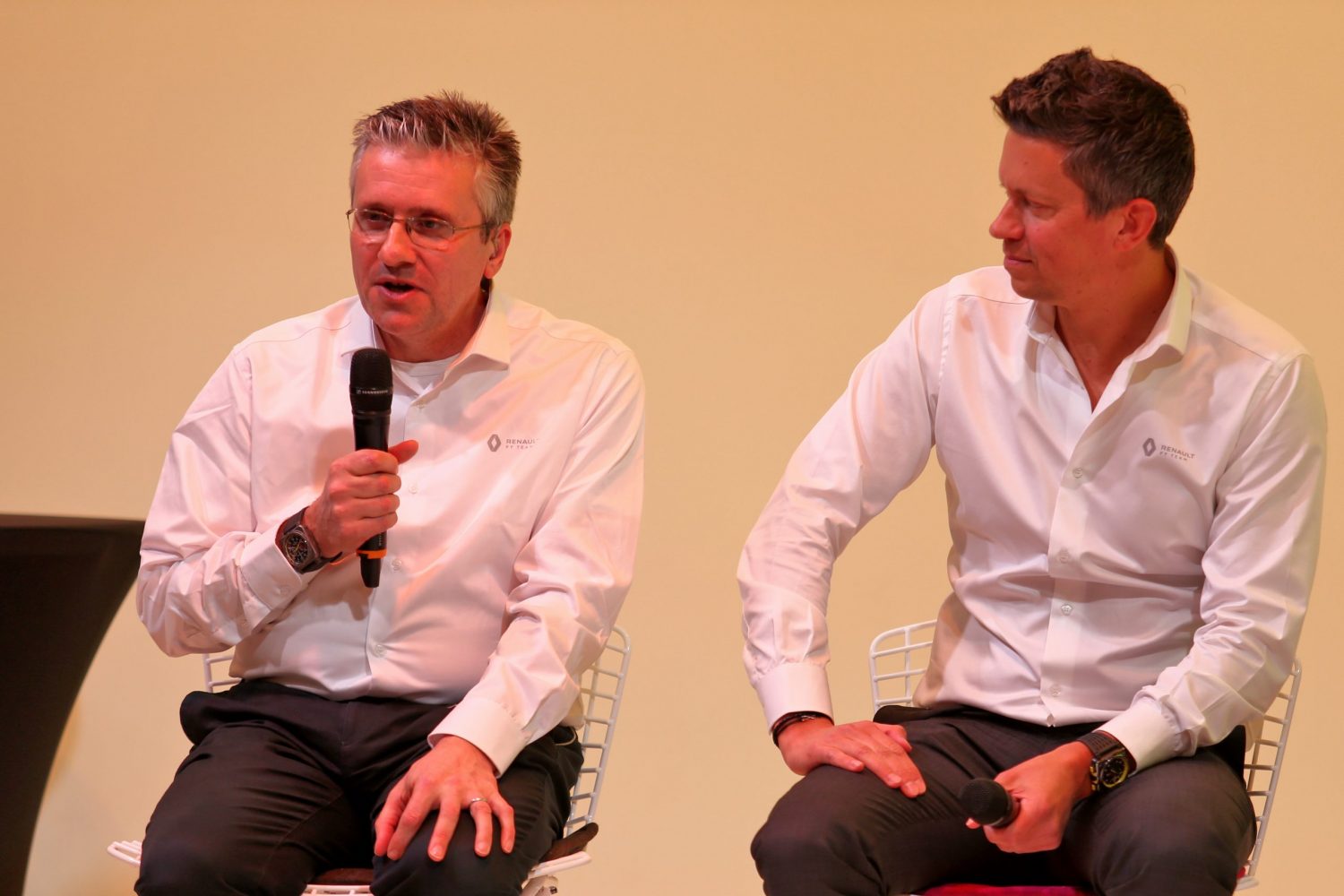Pat Fry (GBR) Renault F1 Team Technical Director (Chassis) with Marcin Budkowski (POL) Renault F1 Team Executive Director.