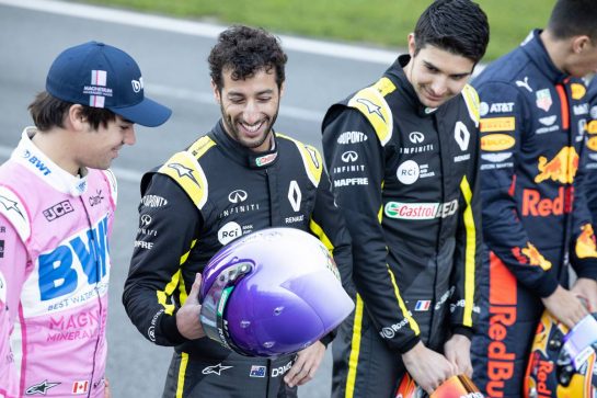 Daniel Ricciardo (AUS) Renault F1 Team and Lance Stroll (CDN) Racing Point F1 Team at a drivers group photograph.
19.02.2020. Formula One Testing, Day One, Barcelona, Spain. Wednesday.
- www.xpbimages.com, EMail: requests@xpbimages.com © Copyright: Bearne / XPB Images