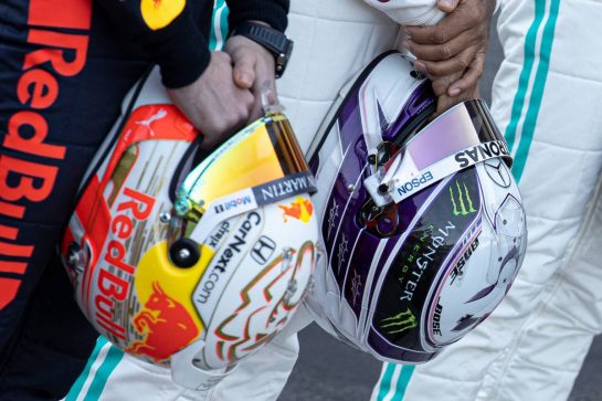 The helmets of Max Verstappen (NLD) Red Bull Racing and Lewis Hamilton (GBR) Mercedes AMG F1 at a drivers group photograph.
19.02.2020. Formula One Testing, Day One, Barcelona, Spain. Wednesday.
- www.xpbimages.com, EMail: requests@xpbimages.com © Copyright: Bearne / XPB Images