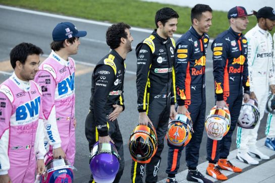 (L to R): Daniel Ricciardo (AUS) Renault F1 Team and Esteban Ocon (FRA) Renault F1 Team at a drivers group photograph.
19.02.2020. Formula One Testing, Day One, Barcelona, Spain. Wednesday.
- www.xpbimages.com, EMail: requests@xpbimages.com © Copyright: Bearne / XPB Images