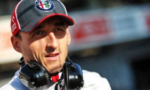 Kubica keeps top spot on first day of week 2 test