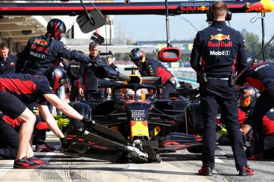 Max Verstappen (NLD) Red Bull Racing RB16 practices a pit stop.
21.02.2020. Formula One Testing, Day Three, Barcelona, Spain. Friday.
- www.xpbimages.com, EMail: requests@xpbimages.com © Copyright: Batchelor / XPB Images