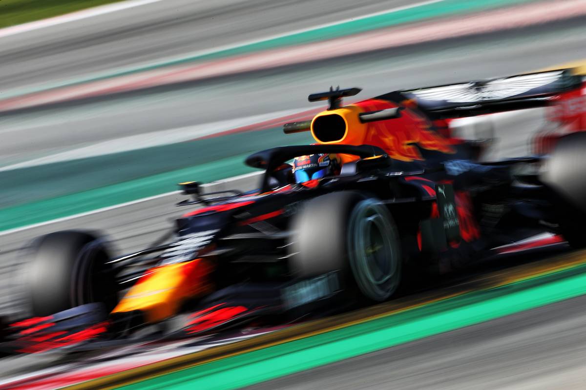 Alexander Albon (THA) Red Bull Racing RB16.