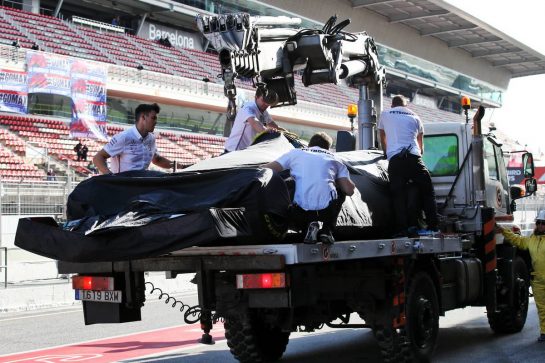 The Mercedes AMG F1 W11 of Lewis Hamilton (GBR) Mercedes AMG F1 is recovered back to the pits on the back of a truck.
27.02.2020. Formula One Testing, Day Two, Barcelona, Spain. Thursday.
- www.xpbimages.com, EMail: requests@xpbimages.com © Copyright: Batchelor / XPB Images