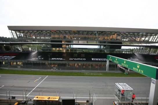 Circuit atmosphere - the start / finish straight and media centre.
01.07.2020. Formula 1 World Championship, Rd 1, Austrian Grand Prix, Spielberg, Austria, Preparation Day.
- www.xpbimages.com, EMail: requests@xpbimages.com © Copyright: Moy / XPB Images