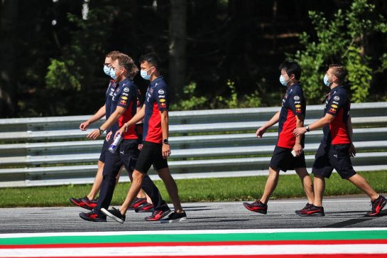 Alexander Albon (THA) Red Bull Racing walks the circuit with the team.
02.07.2020. Formula 1 World Championship, Rd 1, Austrian Grand Prix, Spielberg, Austria, Preparation Day.
- www.xpbimages.com, EMail: requests@xpbimages.com © Copyright: Batchelor / XPB Images