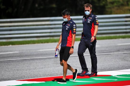 Alexander Albon (THA) Red Bull Racing walks the circuit with the team.
02.07.2020. Formula 1 World Championship, Rd 1, Austrian Grand Prix, Spielberg, Austria, Preparation Day.
- www.xpbimages.com, EMail: requests@xpbimages.com © Copyright: Batchelor / XPB Images
