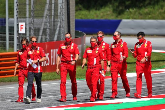 Sebastian Vettel (GER) Ferrari walks the circuit with the team.
02.07.2020. Formula 1 World Championship, Rd 1, Austrian Grand Prix, Spielberg, Austria, Preparation Day.
- www.xpbimages.com, EMail: requests@xpbimages.com © Copyright: Batchelor / XPB Images