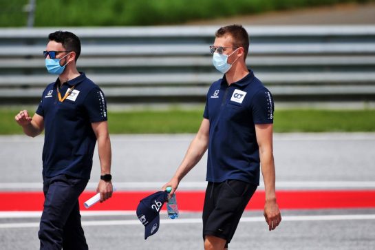 Daniil Kvyat (RUS) AlphaTauri walks the circuit with the team.
02.07.2020. Formula 1 World Championship, Rd 1, Austrian Grand Prix, Spielberg, Austria, Preparation Day.
- www.xpbimages.com, EMail: requests@xpbimages.com © Copyright: Batchelor / XPB Images