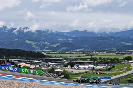 Lewis Hamilton (GBR) Mercedes AMG F1 W11.
03.07.2020. Formula 1 World Championship, Rd 1, Austrian Grand Prix, Spielberg, Austria, Practice Day.
- www.xpbimages.com, EMail: requests@xpbimages.com © Copyright: Batchelor / XPB Images