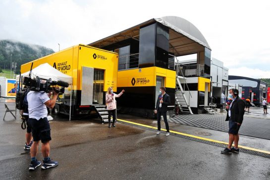 Rachel Brookes (GBR) Sky Sports F1 Reporter with Paul di Resta (GBR) Sky Sports F1 Presenter and Ted Kravitz (GBR) Sky Sports Pitlane Reporter.
03.07.2020. Formula 1 World Championship, Rd 1, Austrian Grand Prix, Spielberg, Austria, Practice Day.
- www.xpbimages.com, EMail: requests@xpbimages.com © Copyright: Moy / XPB Images