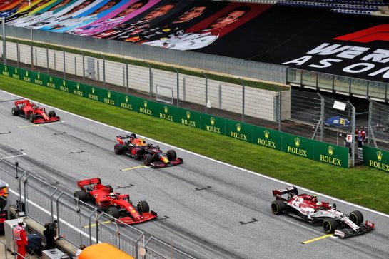 Antonio Giovinazzi (ITA) Alfa Romeo Racing C39 leads Sebastian Vettel (GER) Ferrari SF1000 as practice starts are made.
03.07.2020. Formula 1 World Championship, Rd 1, Austrian Grand Prix, Spielberg, Austria, Practice Day.
- www.xpbimages.com, EMail: requests@xpbimages.com © Copyright: Moy / XPB Images