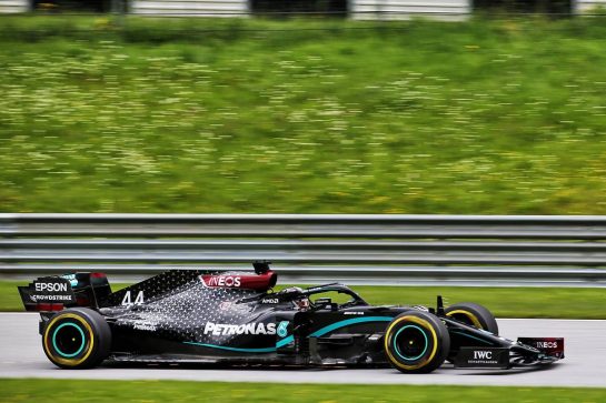 Lewis Hamilton (GBR) Mercedes AMG F1 W11.
03.07.2020. Formula 1 World Championship, Rd 1, Austrian Grand Prix, Spielberg, Austria, Practice Day.
- www.xpbimages.com, EMail: requests@xpbimages.com © Copyright: Batchelor / XPB Images