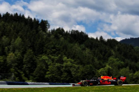 Alexander Albon (THA) Red Bull Racing RB16.
04.07.2020. Formula 1 World Championship, Rd 1, Austrian Grand Prix, Spielberg, Austria, Qualifying Day.
- www.xpbimages.com, EMail: requests@xpbimages.com © Copyright: Batchelor / XPB Images