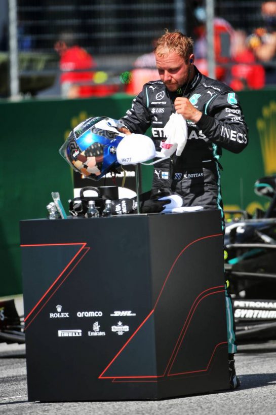 Pole sitter Valtteri Bottas (FIN) Mercedes AMG F1 W11 in qualifying parc ferme.
04.07.2020. Formula 1 World Championship, Rd 1, Austrian Grand Prix, Spielberg, Austria, Qualifying Day.
- www.xpbimages.com, EMail: requests@xpbimages.com © Copyright: Charniaux / XPB Images