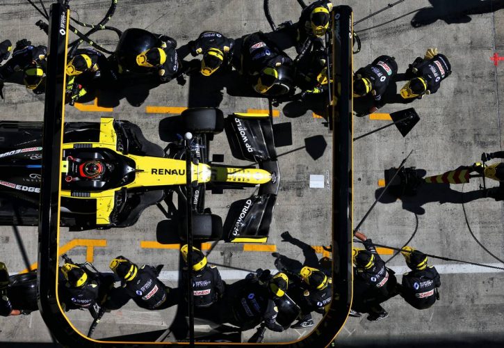 Esteban Ocon (FRA) Renault F1 Team RS20 makes a pit stop.