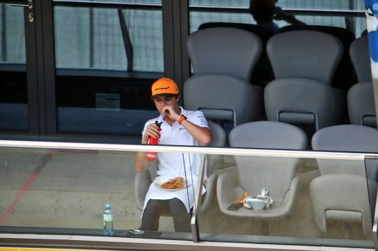 Lando Norris (GBR) McLaren has lunch.
09.07.2020. Formula 1 World Championship, Rd 2, Steiermark Grand Prix, Spielberg, Austria, Preparation Day.
- www.xpbimages.com, EMail: requests@xpbimages.com © Copyright: Batchelor / XPB Images